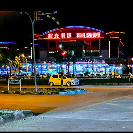 Hmairbnb@Two Sibu Buitenkant foto